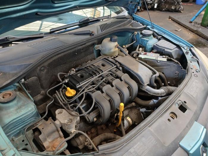Renault Clio II 1.2 16V Sloopvoertuig (2004, Blauw)