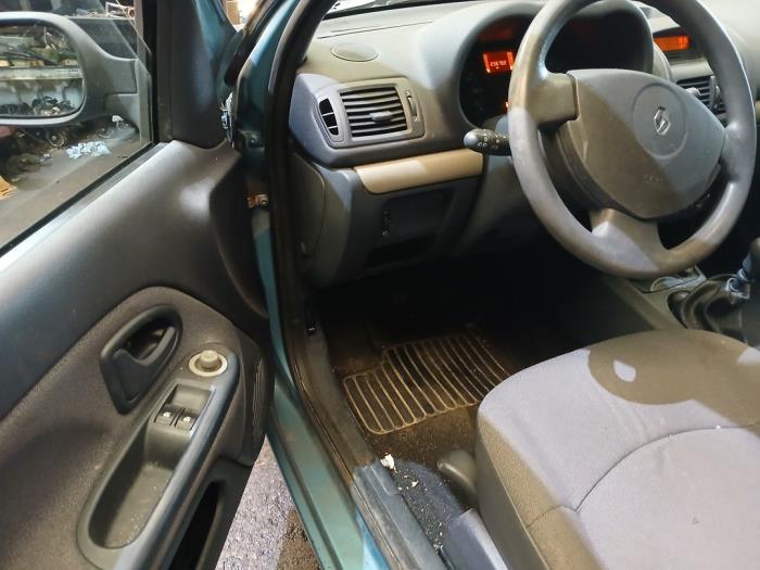 Renault Clio II 1.2 16V Sloopvoertuig (2004, Blauw)
