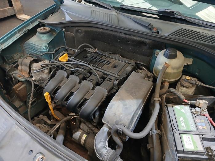 Renault Clio II 1.2 16V Sloopvoertuig (2004, Blauw)