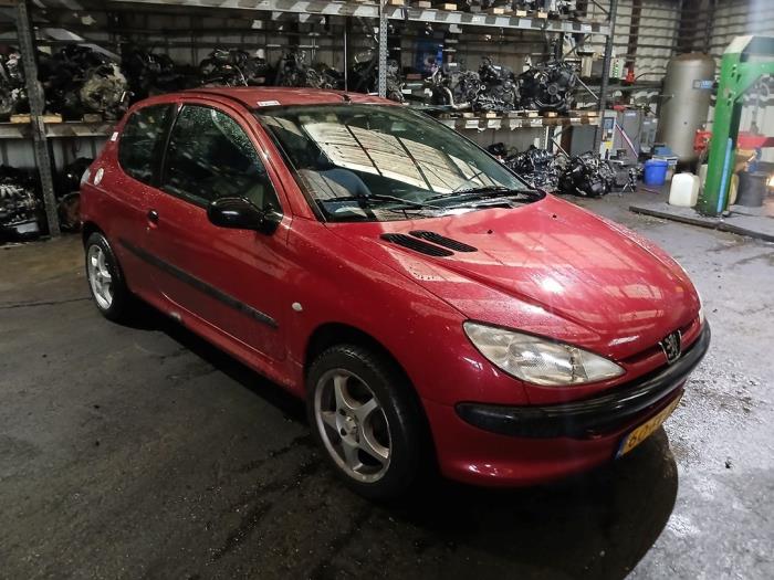 Peugeot 206 1.4 XR,XS,XT,Gentry Sloopvoertuig (2000, Rood)