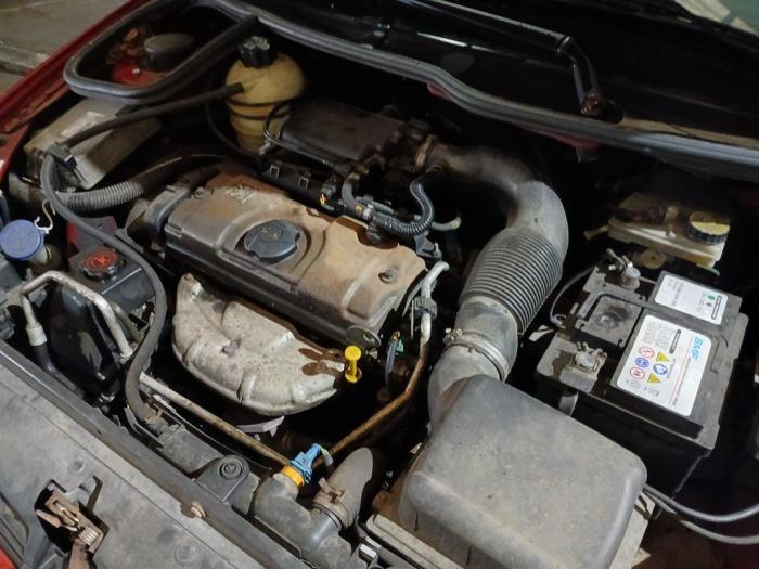 Peugeot 206 1.4 XR,XS,XT,Gentry Sloopvoertuig (2000, Rood)