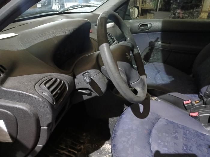 Peugeot 206 1.4 XR,XS,XT,Gentry Sloopvoertuig (2000, Rood)