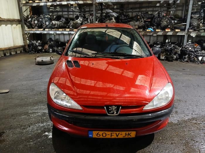 Peugeot 206 1.4 XR,XS,XT,Gentry Sloopvoertuig (2000, Rood)