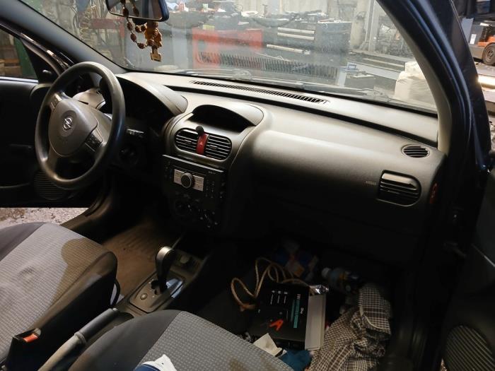 Opel Corsa C 1.2 16V Twin Port Sloopvoertuig (2005, Zwart)