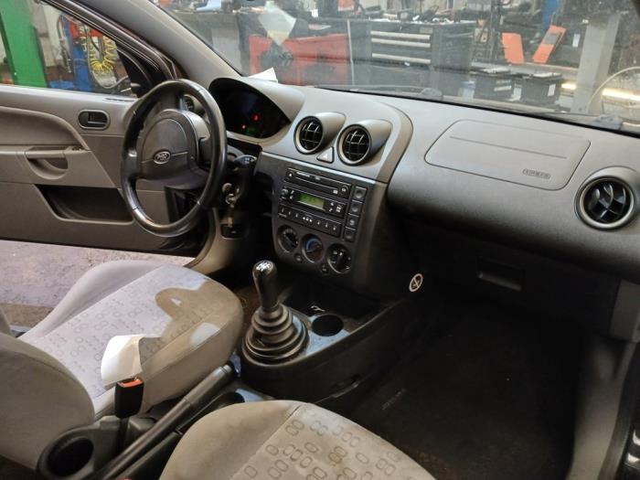Ford Fiesta 5 1.25 16V Sloopvoertuig (2003, Zwart)