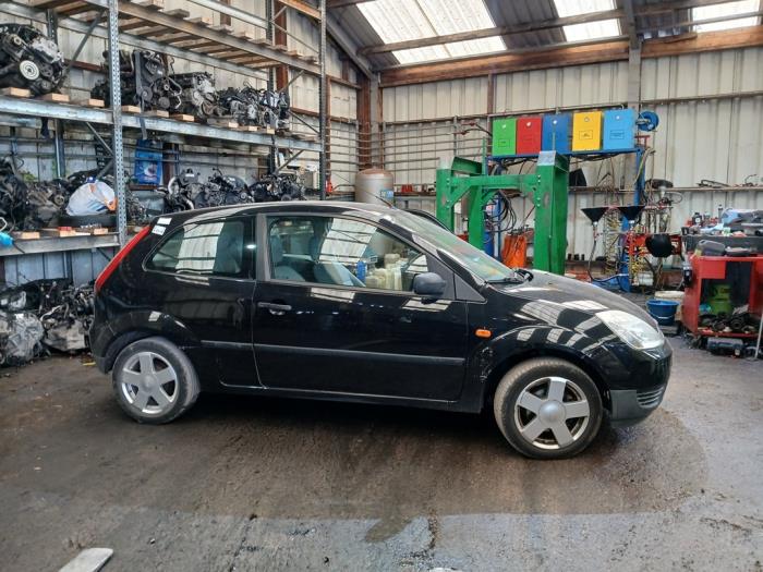Ford Fiesta 5 1.25 16V Sloopvoertuig (2003, Zwart)