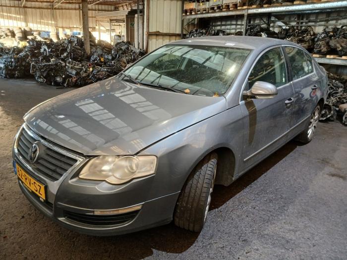 Volkswagen Passat 2.0 FSI 16V Sloopvoertuig (2005, Grijs)