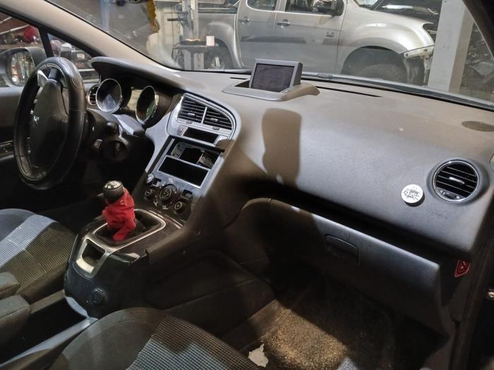 Peugeot 5008 I 1.6 VTI 16V Sloopvoertuig (2010, Zwart)