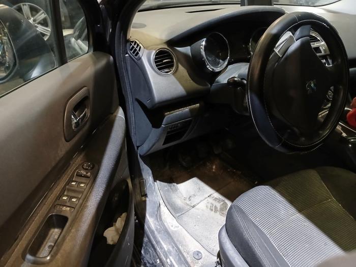 Peugeot 5008 I 1.6 VTI 16V Sloopvoertuig (2010, Zwart)