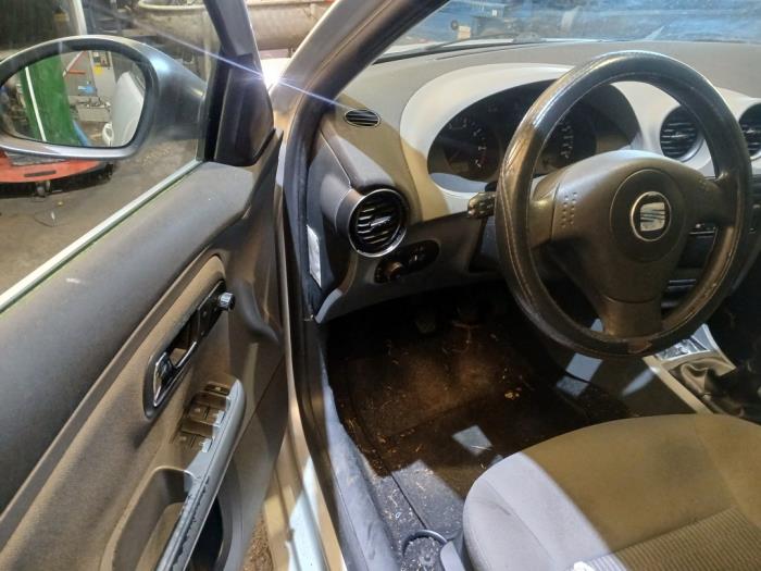 Seat Cordoba 1.4 16V Sloopvoertuig (2004, Grijs)