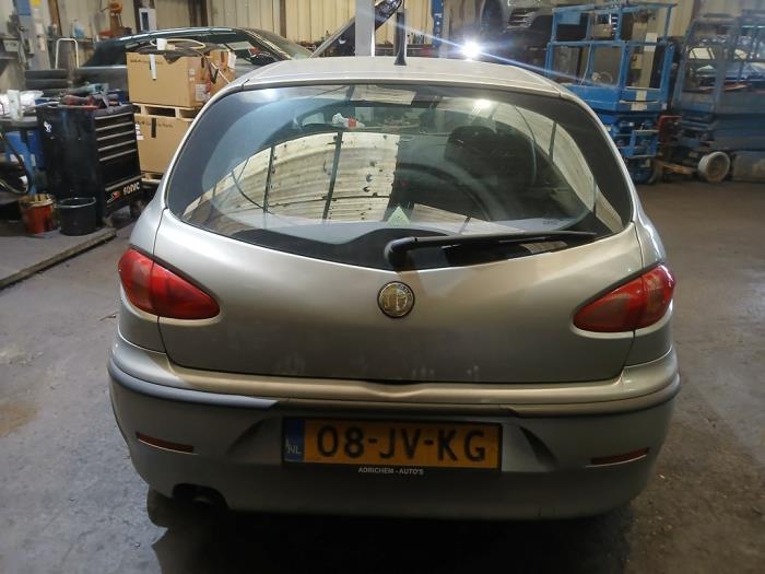 Alfa Romeo 147 1.6 HP Twin Spark 16V Sloopvoertuig (2002, Grijs)