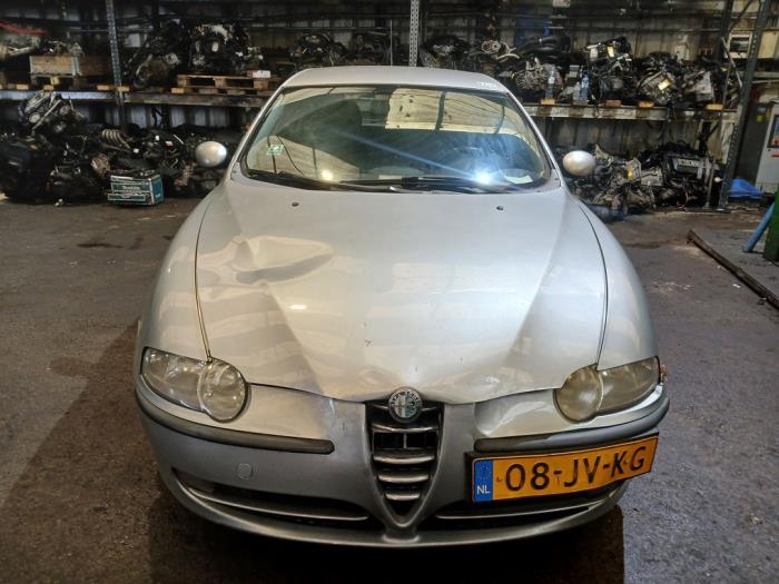 Alfa Romeo 147 1.6 HP Twin Spark 16V Sloopvoertuig (2002, Grijs)