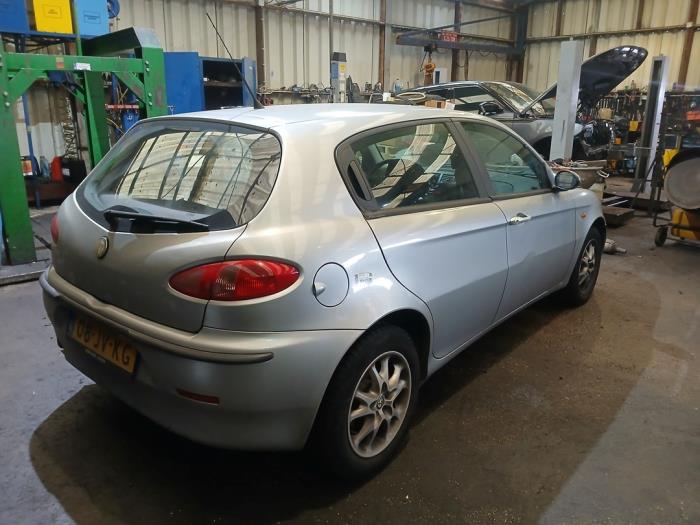 Alfa Romeo 147 1.6 HP Twin Spark 16V Sloopvoertuig (2002, Grijs)