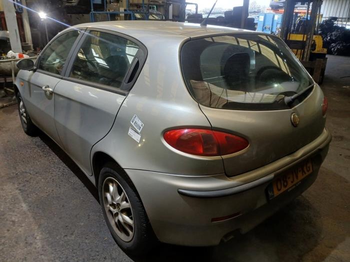 Alfa Romeo 147 1.6 HP Twin Spark 16V Sloopvoertuig (2002, Grijs)