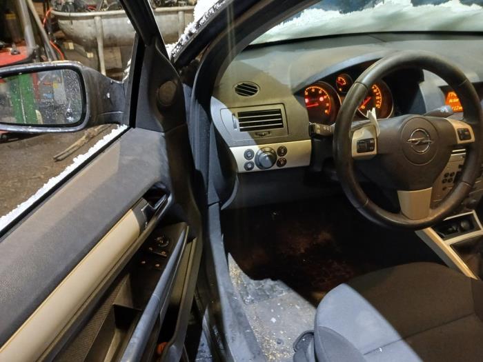 Opel Astra H SW 1.6 16V Twinport Sloopvoertuig (2008, Zwart)