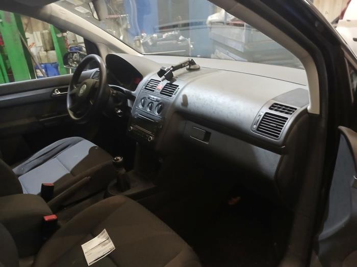 Volkswagen Touran 1.6 FSI 16V Sloopvoertuig (2006, Zwart)