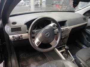 Opel Astra H SW 1.6 16V Twinport Sloopvoertuig (2007, Zwart)