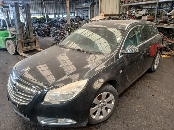 Opel Insignia Sports Tourer 1.8 16V Ecotec Sloopvoertuig (2010, Zwart)