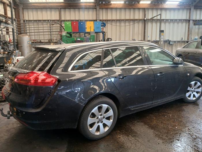 Opel Insignia Sports Tourer 1.8 16V Ecotec Sloopvoertuig (2010, Zwart)