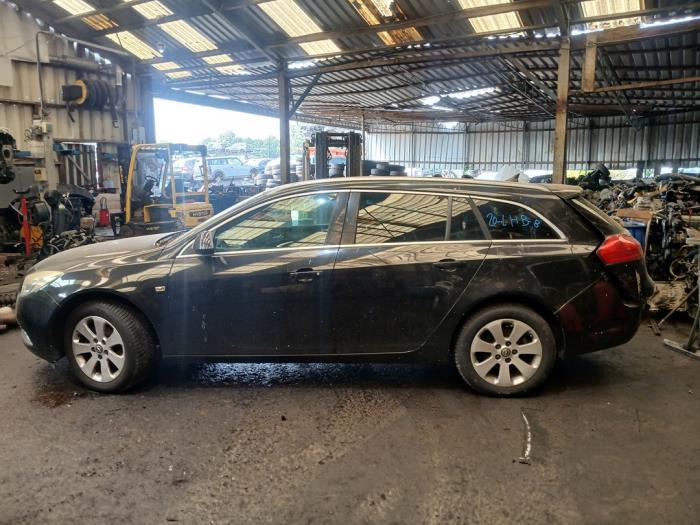 Opel Insignia Sports Tourer 1.8 16V Ecotec Sloopvoertuig (2010, Zwart)