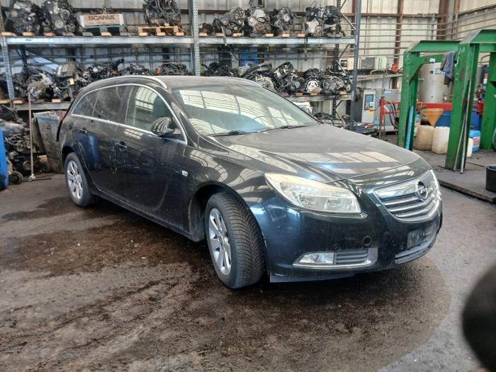 Opel Insignia Sports Tourer 1.8 16V Ecotec Sloopvoertuig (2010, Zwart)
