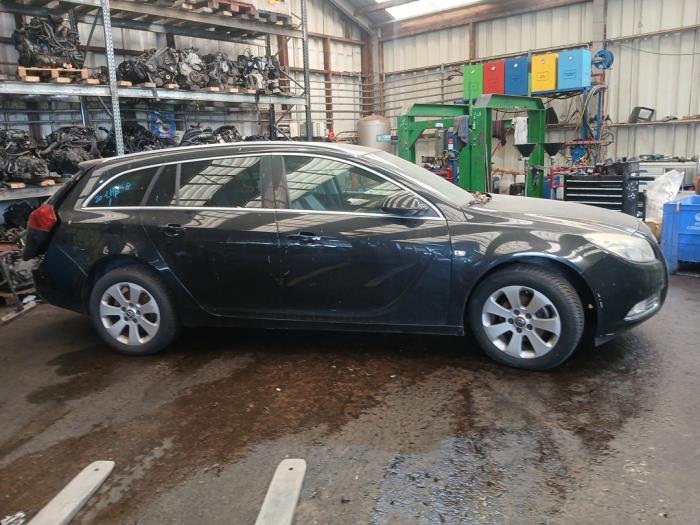 Opel Insignia Sports Tourer 1.8 16V Ecotec Sloopvoertuig (2010, Zwart)