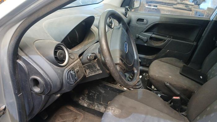 Ford Fiesta 5 1.3 Sloopvoertuig (2005, Grijs)