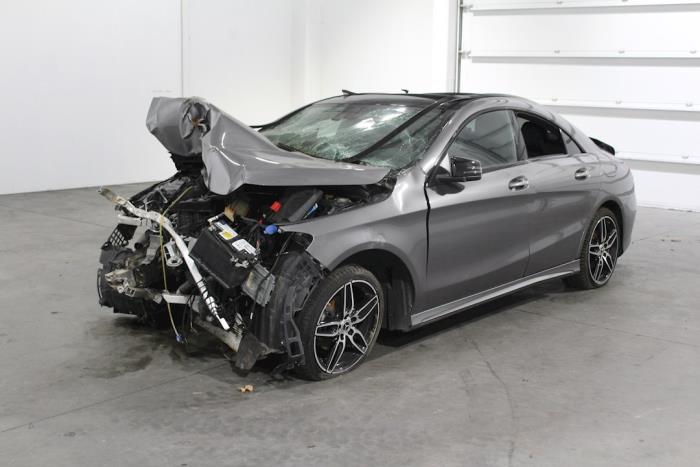 Mercedes CLA (117.3) 1.6 CLA-180 16V