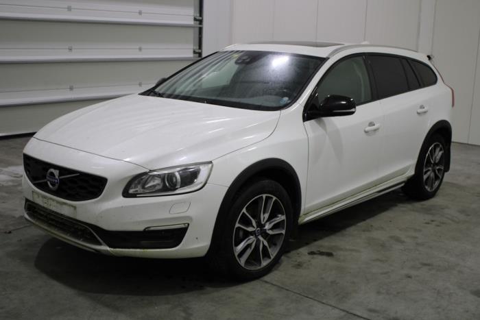 Volvo V60 Cross Country I (FZ) 2.0 D3 16V