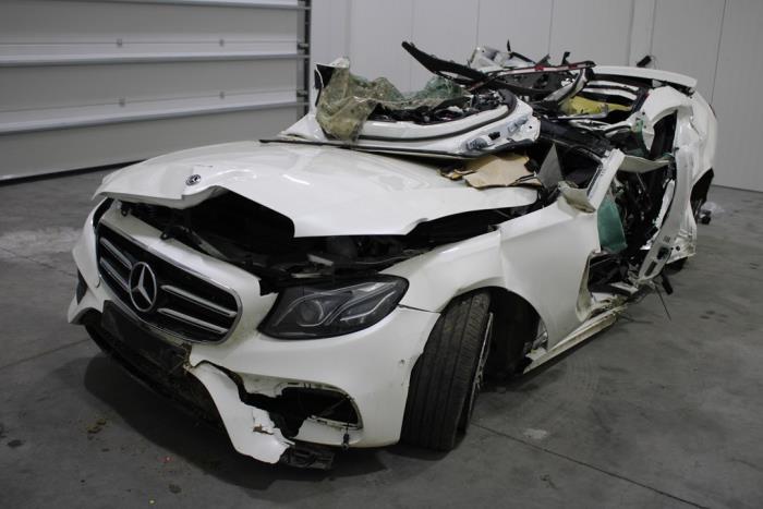 Mercedes E (W213) E-300de 2.0 Turbo 16V