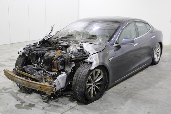 Tesla Model S 85D Performance