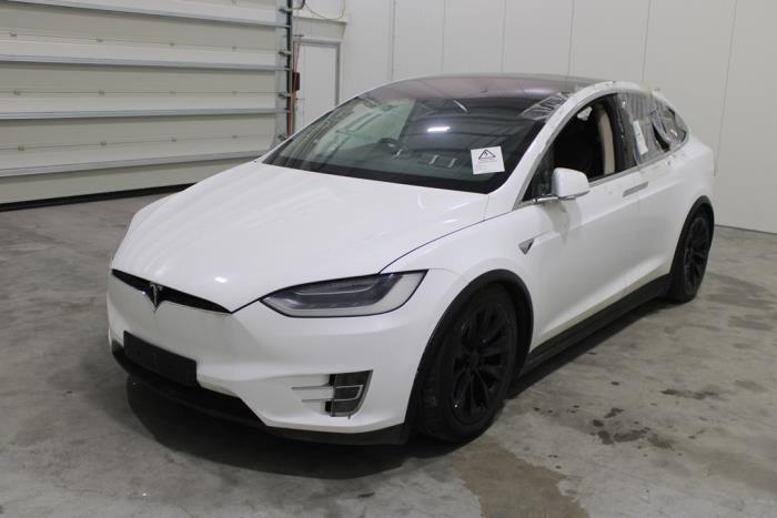 Tesla Model X 75D