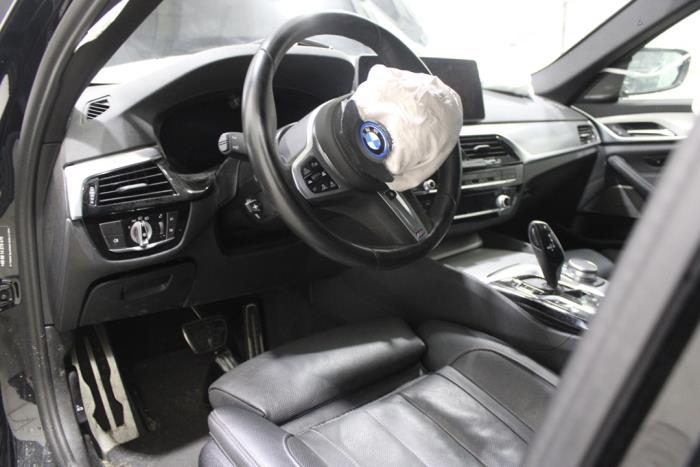 BMW 5 serie Touring 530e xDrive 2.0 Turbo 16V Sloopvoertuig (2022, Zwart)