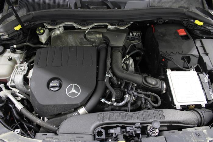Mercedes GLA 1.3 180 Turbo 16V Sloopvoertuig (2021, Zwart)