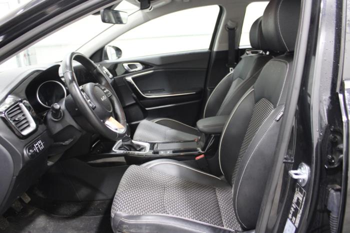 Kia Ceed Sportswagon 1.0i T-GDi 12V Sloopvoertuig (2023, Zwart)