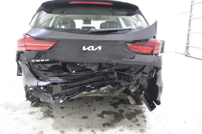 Kia Ceed Sportswagon 1.0i T-GDi 12V Sloopvoertuig (2023, Zwart)