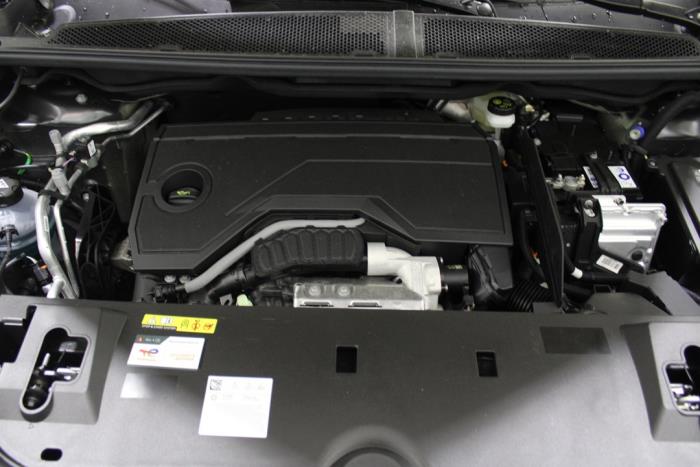 Peugeot 3008 III 1.2 12V Hybrid 136 Sloopvoertuig (2025, Grijs)