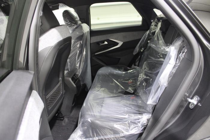 Peugeot 3008 III 1.2 12V Hybrid 136 Sloopvoertuig (2025, Grijs)