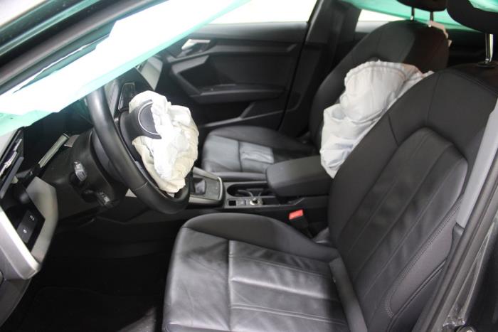 Audi A3 Sportback 2.0 30 TDI 16V Sloopvoertuig (2022, Grijs)