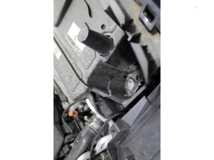 Peugeot 3008 II 1.6 16V Hybrid4 Sloopvoertuig (2023, Zwart)