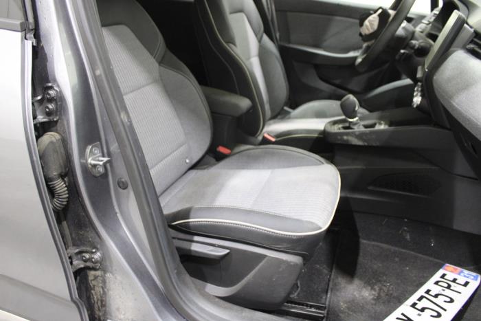 Renault Clio V 1.6 E-Tech 145 16V Sloopvoertuig (2024, Grijs)