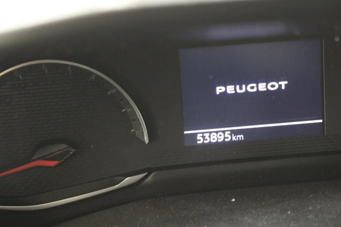 Peugeot 2008 1.5 BlueHDi 130 Sloopvoertuig (2023, Grijs)