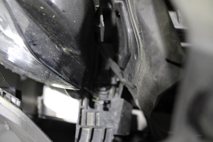 Peugeot 2008 1.5 BlueHDi 130 Sloopvoertuig (2023, Grijs)