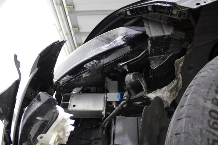 Peugeot 2008 1.5 BlueHDi 130 Sloopvoertuig (2023, Grijs)