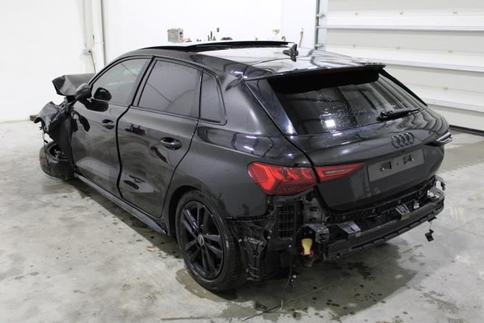 Audi A3 Sportback 2.0 35 TDI 16V Sloopvoertuig (2023, Zwart)