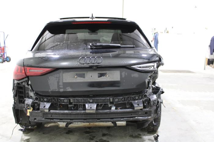 Audi A3 Sportback 2.0 35 TDI 16V Sloopvoertuig (2023, Zwart)