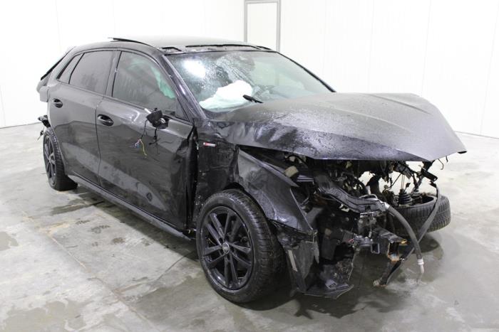 Audi A3 Sportback 2.0 35 TDI 16V Sloopvoertuig (2023, Zwart)