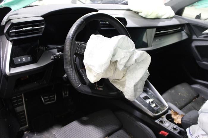 Audi A3 Sportback 2.0 35 TDI 16V Sloopvoertuig (2023, Zwart)