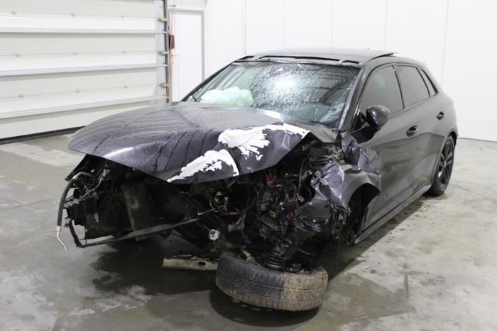 Audi A3 Sportback 2.0 35 TDI 16V Sloopvoertuig (2023, Zwart)