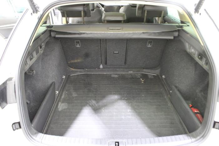 Skoda Octavia Combi 2.0 TDI GreenTec 16V Sloopvoertuig (2023, Wit)